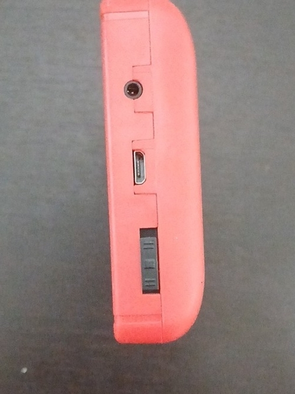 Handheld Retro Game Console - Red - Picture 2 of 3